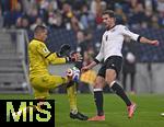 10.10.2025, Fussball WM-Qualifikation Europa 2025/26, 7.Spieltag,  Deutschland - Luxemburg, in der PreZero-Arena (Sinsheim). v.l. Torwart Anthony Moris (Luxemburg) gegen Leon Goretzka (Deutschland) 