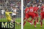 10.10.2025, Fussball WM-Qualifikation Europa 2025/26, 7.Spieltag,  Deutschland - Luxemburg, in der PreZero-Arena (Sinsheim). Joshua Kimmich (Deutschland) trifft zum 4:0 gegen Torwart Anthony Moris (Luxemburg) 