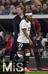 10.10.2025, Fussball WM-Qualifikation Europa 2025/26, 7.Spieltag,  Deutschland - Luxemburg, in der PreZero-Arena (Sinsheim). National-Trainer Julian Nagelsmann (Deutschland) lobt Serge Gnabry (Deutschland) 