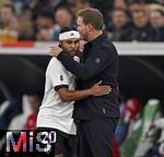 10.10.2025, Fussball WM-Qualifikation Europa 2025/26, 7.Spieltag,  Deutschland - Luxemburg, in der PreZero-Arena (Sinsheim). National-Trainer Julian Nagelsmann (Deutschland) lobt Serge Gnabry (Deutschland) 