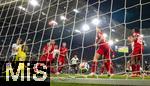 10.10.2025, Fussball WM-Qualifikation Europa 2025/26, 7.Spieltag,  Deutschland - Luxemburg, in der PreZero-Arena (Sinsheim). Torschuss zum 4:0 von Josua Kimmich (li, Deutschland) gegen Torwart Anthony Moris (Luxemburg) 