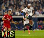10.10.2025, Fussball WM-Qualifikation Europa 2025/26, 7.Spieltag,  Deutschland - Luxemburg, in der PreZero-Arena (Sinsheim). Serge Gnabry (re, Deutschland) gegen Dirk Carlson (Luxemburg) 