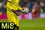10.10.2025, Fussball WM-Qualifikation Europa 2025/26, 7.Spieltag,  Deutschland - Luxemburg, in der PreZero-Arena (Sinsheim). Spielball der WM 2026, TRIONDA von Adidas in der Hand von Torwart Anthony Moris (Luxemburg) 