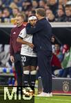 10.10.2025, Fussball WM-Qualifikation Europa 2025/26, 7.Spieltag,  Deutschland - Luxemburg, in der PreZero-Arena (Sinsheim). National-Trainer Julian Nagelsmann (Deutschland) wechselt Serge Gnabry (Deutschland) aus und drckt ihn 