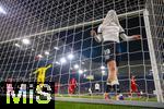 10.10.2025, Fussball WM-Qualifikation Europa 2025/26, 7.Spieltag,  Deutschland - Luxemburg, in der PreZero-Arena (Sinsheim). re: Jonathan Burkardt (Deutschland) zieht nach einer vegebenen Torchance sein Trikot ber den Kopf.