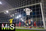 10.10.2025, Fussball WM-Qualifikation Europa 2025/26, 7.Spieltag,  Deutschland - Luxemburg, in der PreZero-Arena (Sinsheim). re: Jonathan Burkardt (Deutschland) zieht nach einer vegebenen Torchance sein Trikot ber den Kopf.