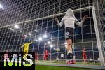 10.10.2025, Fussball WM-Qualifikation Europa 2025/26, 7.Spieltag,  Deutschland - Luxemburg, in der PreZero-Arena (Sinsheim). re: Jonathan Burkardt (Deutschland) zieht nach einer vegebenen Torchance sein Trikot ber den Kopf.