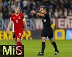 10.10.2025, Fussball WM-Qualifikation Europa 2025/26, 7.Spieltag,  Deutschland - Luxemburg, in der PreZero-Arena (Sinsheim). Laurent Jans (Luxemburg) und Schiedsrichter Nenad Minakovic (Serbien).