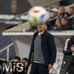 10.10.2025, Fussball WM-Qualifikation Europa 2025/26, 7.Spieltag,  Deutschland - Luxemburg, in der PreZero-Arena (Sinsheim).  National-Trainer Julian Nagelsmann (Deutschland) schut dem Ball nach.