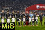 10.10.2025, Fussball WM-Qualifikation Europa 2025/26, 7.Spieltag,  Deutschland - Luxemburg, in der PreZero-Arena (Sinsheim). Aufstellung zur Hymne, David Raum (Deutschland), Nico Schlotterbeck (Deutschland), Nick Woltemade (Deutschland), Jonathan Tah (Deutschland), Aleksandar Pavlovic (Deutschland), Torwart Oliver Baumann (Deutschland), vorne, Karim Adeyemi (Deutschland), Serge Gnabry (Deutschland), Joshua Kimmich (Deutschland), Florian Wirtz (Deutschland), Leon Goretzka (Deutschland), 