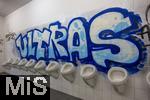 10.10.2025, Fussball WM-Qualifikation Europa 2025/26, 7.Spieltag,  Deutschland - Luxemburg, in der PreZero-Arena (Sinsheim). Im Toilettenbereich fr Mnner ist die Fliesenwand an den Pissoirs von den Hoffenheimer Fans mit ULTRAS beschmiert.