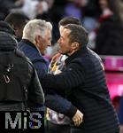 18.10.2025, Fussball Bundesliga 2025/2026, 7.Spieltag, FC Bayern Mnchen - Borussia Dortmund, in der Allianz-Arena Mnchen,  TV - Experte Bastian Schweinsteiger (Deutschland) freut sich Lothar Matthus zu sehen,


