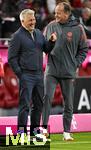 18.10.2025, Fussball Bundesliga 2025/2026, 7.Spieltag, FC Bayern Mnchen - Borussia Dortmund, in der Allianz-Arena Mnchen,  TV Experte Bastian Schweinsteiger (Deutschland) und Dr. Jochen Hahne (FC Bayern Mnchen) machen Scherze


