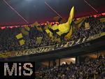 18.10.2025, Fussball Bundesliga 2025/2026, 7.Spieltag, FC Bayern Mnchen - Borussia Dortmund, in der Allianz-Arena Mnchen,  Die Dortmunder Fans feuern ihre Mannschaft an


