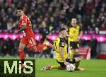18.10.2025, Fussball Bundesliga 2025/2026, 7.Spieltag, FC Bayern Mnchen - Borussia Dortmund, in der Allianz-Arena Mnchen,  v.l. Luis Diaz (FC Bayern Mnchen) gegen Nico Schlotterbeck (Borussia Dortmund) 


