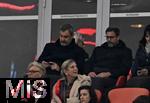 18.10.2025, Fussball Bundesliga 2025/2026, 7.Spieltag, FC Bayern Mnchen - Borussia Dortmund, in der Allianz-Arena Mnchen,  Markus Sder (Deutschland) am Handy


