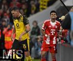 18.10.2025, Fussball Bundesliga 2025/2026, 7.Spieltag, FC Bayern Mnchen - Borussia Dortmund, in der Allianz-Arena Mnchen,  v.l. Niklas Sle (Borussia Dortmund) . Luis Diaz (FC Bayern Mnchen) rgert sich.



