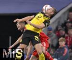 18.10.2025, Fussball Bundesliga 2025/2026, 7.Spieltag, FC Bayern Mnchen - Borussia Dortmund, in der Allianz-Arena Mnchen,  v.l. Konrad Laimer (FC Bayern Mnchen) gegen Julian Ryerson (Borussia Dortmund) 


