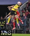 18.10.2025, Fussball Bundesliga 2025/2026, 7.Spieltag, FC Bayern Mnchen - Borussia Dortmund, in der Allianz-Arena Mnchen,  v.l. Konrad Laimer (FC Bayern Mnchen) gegen Julian Ryerson (Borussia Dortmund) 


