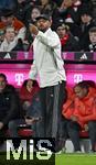 18.10.2025, Fussball Bundesliga 2025/2026, 7.Spieltag, FC Bayern Mnchen - Borussia Dortmund, in der Allianz-Arena Mnchen,  Trainer Vincent Kompany (FC Bayern Mnchen) gestikuliert.


