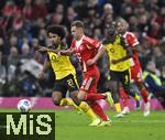 18.10.2025, Fussball Bundesliga 2025/2026, 7.Spieltag, FC Bayern Mnchen - Borussia Dortmund, in der Allianz-Arena Mnchen,  v.l. Karim Adeyemi (Borussia Dortmund) gegen Joshua Kimmich (FC Bayern Mnchen) 


