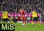 18.10.2025, Fussball Bundesliga 2025/2026, 7.Spieltag, FC Bayern Mnchen - Borussia Dortmund, in der Allianz-Arena Mnchen,  v.l. Nico Schlotterbeck (Borussia Dortmund) , Luis Diaz (FC Bayern Mnchen) und Waldemar Anton (Borussia Dortmund) 


