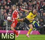 18.10.2025, Fussball Bundesliga 2025/2026, 7.Spieltag, FC Bayern Mnchen - Borussia Dortmund, in der Allianz-Arena Mnchen,  v.l. Konrad Laimer (FC Bayern Mnchen) gegen Julian Ryerson (Borussia Dortmund) 


