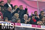 18.10.2025, Fussball Bundesliga 2025/2026, 7.Spieltag, FC Bayern Mnchen - Borussia Dortmund, in der Allianz-Arena Mnchen,  Ex-Vorstandsvorsitzender Karl-Heinz Rummenigge (FC Bayern Mnchen) , Ehren-Prsident Uli Hoene (FC Bayern Mnchen, Hoeness), Sportvorstand Max Eberl (Bayern Mnchen) und Vorstandsvorsitzender Jan-Christian Dreesen (FC Bayern Mnchen) sind unzufrieden-


