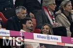 18.10.2025, Fussball Bundesliga 2025/2026, 7.Spieltag, FC Bayern Mnchen - Borussia Dortmund, in der Allianz-Arena Mnchen,  Mats Hummels (re, Deutschland) mit seiner strahlenden Freundin Nicola Cavanis (Deutschland).


