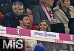 18.10.2025, Fussball Bundesliga 2025/2026, 7.Spieltag, FC Bayern Mnchen - Borussia Dortmund, in der Allianz-Arena Mnchen,  Mats Hummels (re, Deutschland) mit seiner strahlenden Freundin Nicola Cavanis (Deutschland).



