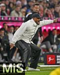 18.10.2025, Fussball Bundesliga 2025/2026, 7.Spieltag, FC Bayern Mnchen - Borussia Dortmund, in der Allianz-Arena Mnchen,  
Trainer Vincent Kompany (FC Bayern Mnchen) unzufrieden.

