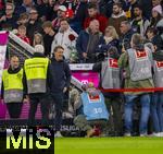 18.10.2025, Fussball Bundesliga 2025/2026, 7.Spieltag, FC Bayern Mnchen - Borussia Dortmund, in der Allianz-Arena Mnchen, vor dem Spiel, Trainer Niko Kovac (Borussia Dortmund) scherzt mit den Fotografen.