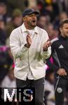 18.10.2025, Fussball Bundesliga 2025/2026, 7.Spieltag, FC Bayern Mnchen - Borussia Dortmund, in der Allianz-Arena Mnchen, Trainer Vincent Kompany (FC Bayern Mnchen) gibt Anweisungen.