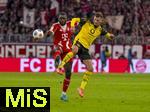 18.10.2025, Fussball Bundesliga 2025/2026, 7.Spieltag, FC Bayern Mnchen - Borussia Dortmund, in der Allianz-Arena Mnchen, v.li: Dayot Upamecano (FC Bayern Mnchen) gegen Pascal Gro (Borussia Dortmund) 