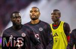 18.10.2025, Fussball Bundesliga 2025/2026, 7.Spieltag, FC Bayern Mnchen - Borussia Dortmund, in der Allianz-Arena Mnchen, Dayot Upamecano (FC Bayern Mnchen) und Jonathan Tah (FC Bayern Mnchen) beim Aufwrmen.