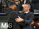 22.10.2025,  Fussball UEFA Championsleague 2025/2026: Vorrunde 3.Spieltag, FC Bayern Mnchen - Club Brgge, in der Allianz-Arena Mnchen. v.l. Trainer Vincent Kompany (FC Bayern Mnchen) und Nicky Hayen (Club Brgge) begren sich
  

