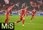 22.10.2025,  Fussball UEFA Championsleague 2025/2026: Vorrunde 3.Spieltag, FC Bayern Mnchen - Club Brgge, in der Allianz-Arena Mnchen. v.l. Luis Diaz (FC Bayern Mnchen), Lennart Karl (FC Bayern Mnchen) und Aleksandar Pavlovic (FC Bayern Mnchen) jubeln.

