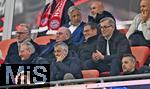 22.10.2025,  Fussball UEFA Championsleague 2025/2026: Vorrunde 3.Spieltag, FC Bayern Mnchen - Club Brgge, in der Allianz-Arena Mnchen. v.l. Ex-Vorstandsvorsitzender Karl-Heinz Rummenigge (FC Bayern Mnchen) , Ehren-Prsident Uli Hoene (FC Bayern Mnchen, Hoeness), Sportvorstand Max Eberl (Bayern Mnchen) und Vorstandsvorsitzender Jan-Christian Dreesen (FC Bayern Mnchen) , 

unten Prsident Herbert Hainer (FC Bayern) 
  

