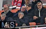 22.10.2025,  Fussball UEFA Championsleague 2025/2026: Vorrunde 3.Spieltag, FC Bayern Mnchen - Club Brgge, in der Allianz-Arena Mnchen. v.l. Ex-Vorstandsvorsitzender Karl-Heinz Rummenigge (FC Bayern Mnchen) , Ehren-Prsident Uli Hoene (FC Bayern Mnchen, Hoeness), Sportvorstand Max Eberl (Bayern Mnchen) und Vorstandsvorsitzender Jan-Christian Dreesen (FC Bayern Mnchen) , 

unten Prsident Herbert Hainer (FC Bayern) 
  

