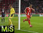 22.10.2025,  Fussball UEFA Championsleague 2025/2026: Vorrunde 3.Spieltag, FC Bayern Mnchen - Club Brgge, in der Allianz-Arena Mnchen. v.l. Brandon Mechele (Club Brgge) , Torwart Nordin Jackers (Club Brgge) und Harry Kane (FC Bayern Mnchen) der ber das 2:0 jubelt.
  

