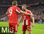 22.10.2025,  Fussball UEFA Championsleague 2025/2026: Vorrunde 3.Spieltag, FC Bayern Mnchen - Club Brgge, in der Allianz-Arena Mnchen.
  v.l. Harry Kane (FC Bayern Mnchen) und Konrad Laimer (FC Bayern Mnchen) jubeln.

