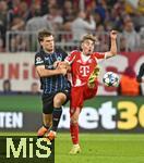22.10.2025,  Fussball UEFA Championsleague 2025/2026: Vorrunde 3.Spieltag, FC Bayern Mnchen - Club Brgge, in der Allianz-Arena Mnchen.
  v.l. Bjrn Meijer (Club Brgge) gegen Lennart Karl (FC Bayern Mnchen) 

