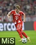 22.10.2025,  Fussball UEFA Championsleague 2025/2026: Vorrunde 3.Spieltag, FC Bayern Mnchen - Club Brgge, in der Allianz-Arena Mnchen. Lennart Karl (FC Bayern Mnchen) am Ball.
  


