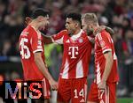 22.10.2025,  Fussball UEFA Championsleague 2025/2026: Vorrunde 3.Spieltag, FC Bayern Mnchen - Club Brgge, in der Allianz-Arena Mnchen.
  Torjubel nach dem 3:0 v.l. Aleksandar Pavlovic (Bayern Mnchen) , Luis Diaz (FC Bayern Mnchen) und Konrad Laimer (FC Bayern Mnchen) 


