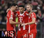 22.10.2025,  Fussball UEFA Championsleague 2025/2026: Vorrunde 3.Spieltag, FC Bayern Mnchen - Club Brgge, in der Allianz-Arena Mnchen. Torjubel nach dem 3:0 v.l. Aleksandar Pavlovic (FC Bayern Mnchen), Luis Diaz (FC Bayern Mnchen) und Konrad Laimer (FC Bayern Mnchen) 

