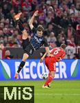 22.10.2025,  Fussball UEFA Championsleague 2025/2026: Vorrunde 3.Spieltag, FC Bayern Mnchen - Club Brgge, in der Allianz-Arena Mnchen. v.l. Bjrn Meijer (Club Brgge)  gegen Joshua Kimmich (FC Bayern Mnchen) 
  

