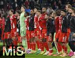 22.10.2025,  Fussball UEFA Championsleague 2025/2026: Vorrunde 3.Spieltag, FC Bayern Mnchen - Club Brgge, in der Allianz-Arena Mnchen.
   Schlussjubel der Bayern v.l. Dayot Upamecano (FC Bayern Mnchen), Leon Goretzka (FC Bayern Mnchen), Tom Bischof (Bayern Mnchen), Lennart Karl (FC Bayern Mnchen), Torwart Manuel Neuer (FC Bayern Mnchen), Wisdom Mike (FC Bayern Mnchen), Vincent Manuba (Bayern Mnchen), Min-jae Kim (Bayern Mnchen, Minjae Kim) , Joshua Kimmich (FC Bayern Mnchen), Jonathan Tah (FC Bayern Mnchen), Raphael Guerreiro (FC Bayern Mnchen), Torwart Jonas Urbig (FC Bayern Mnchen), Konrad Laimer (FC Bayern Mnchen), Nicolas Jackson (FC Bayern Mnchen), Luis Diaz (FC Bayern Mnchen), Harry Kane (FC Bayern Mnchen) und Torwart Sven Ulreich (FC Bayern Mnchen)  


