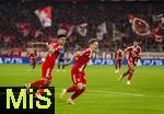 22.10.2025,  Fussball UEFA Championsleague 2025/2026: Vorrunde 3.Spieltag, FC Bayern Mnchen - Club Brgge, in der Allianz-Arena Mnchen. Torjubel Lennart Karl (re, FC Bayern Mnchen) li: Luis Diaz (FC Bayern Mnchen) 
