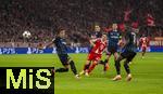 22.10.2025,  Fussball UEFA Championsleague 2025/2026: Vorrunde 3.Spieltag, FC Bayern Mnchen - Club Brgge, in der Allianz-Arena Mnchen. Torschuss Lennart Karl (mitte, FC Bayern Mnchen) zu seinem ersten Treffer in der Championsleague mit 17 Jahren der Jngste Torschtze, zum 1:0.