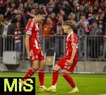 22.10.2025,  Fussball UEFA Championsleague 2025/2026: Vorrunde 3.Spieltag, FC Bayern Mnchen - Club Brgge, in der Allianz-Arena Mnchen. Torjubel Lennart Karl (re, FC Bayern Mnchen) mit Aleksandar Pavlovic (Bayern Mnchen)